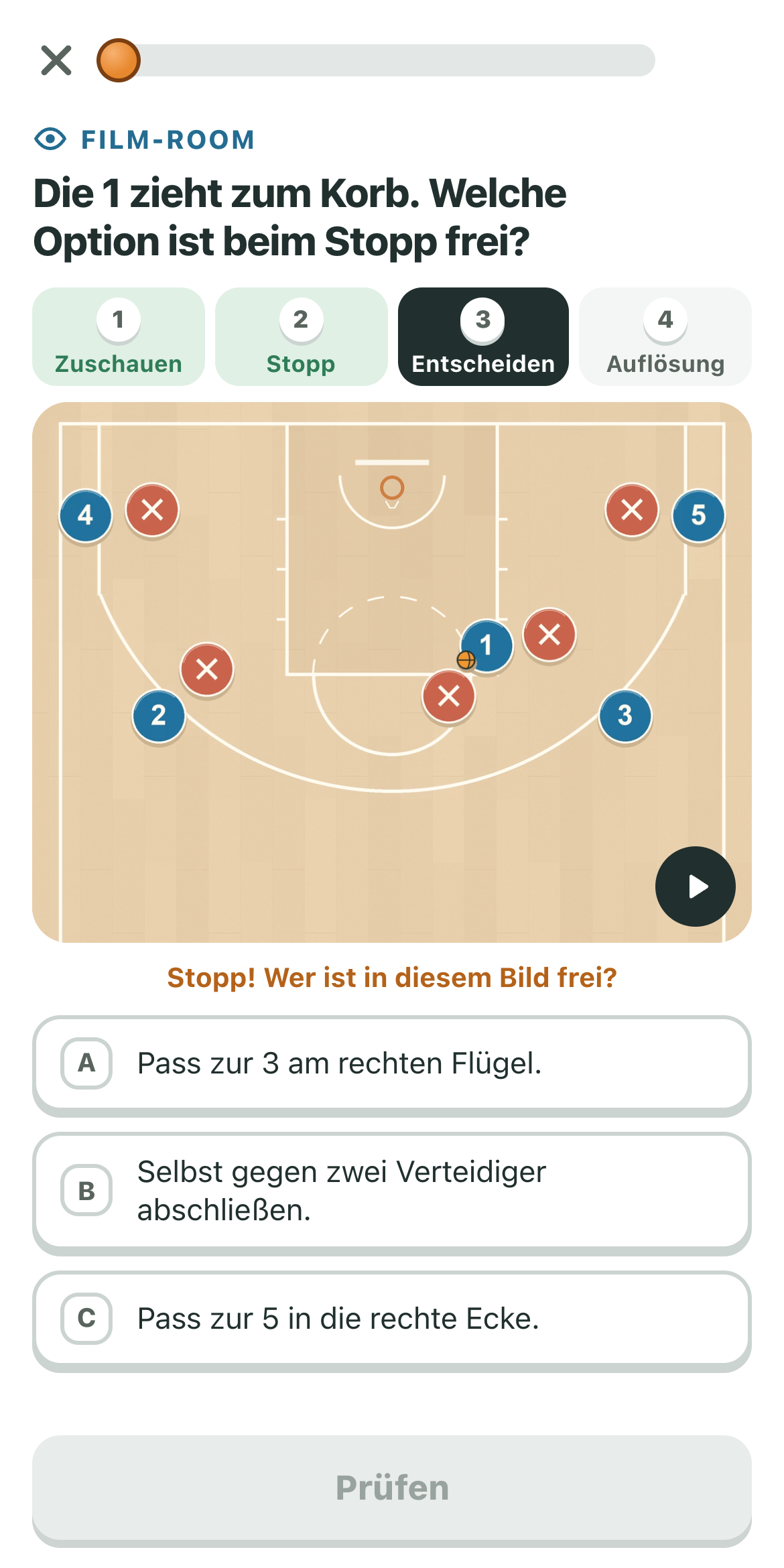 Film-Room: angehaltene Szene mit drei Optionen